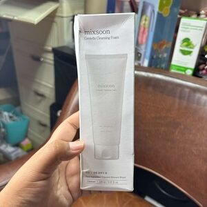 Mixsoon Centella Cleansing Foam - White